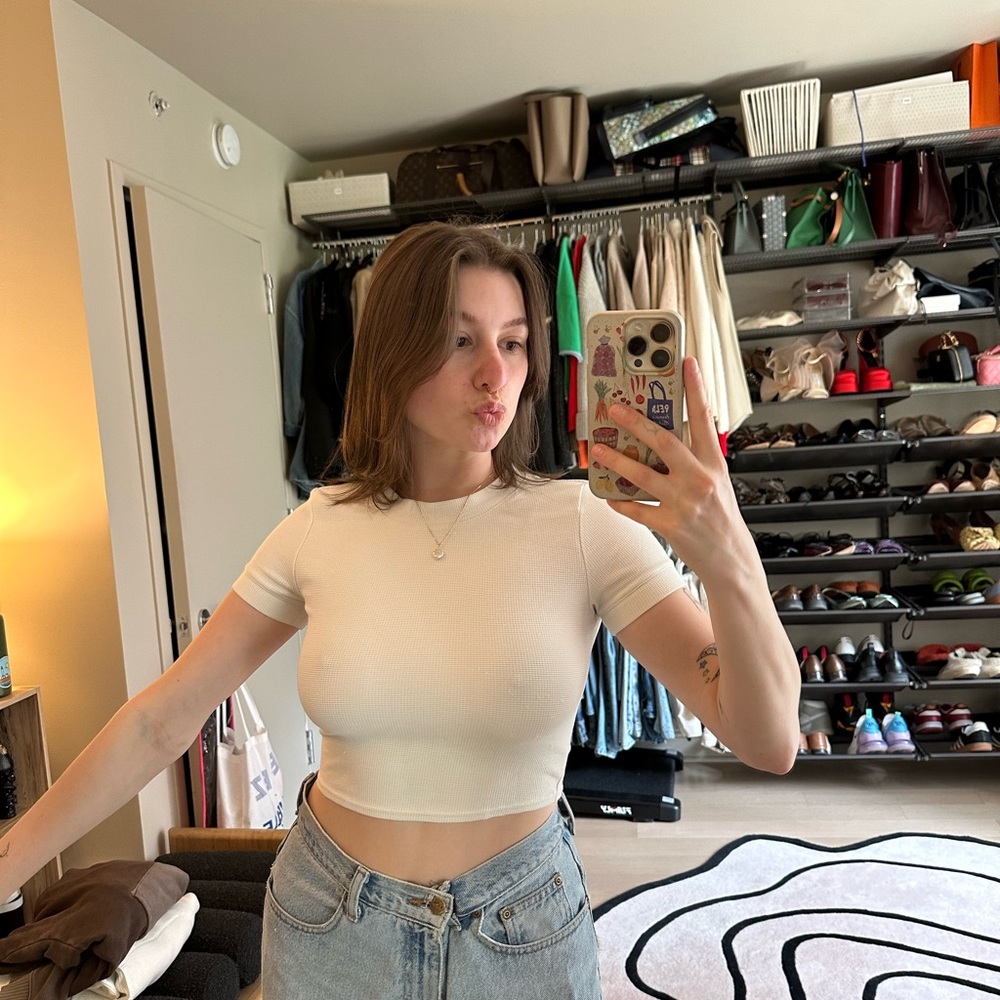 ALO Yoga White Fitted Crop T-Shirt